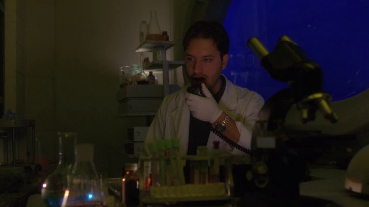 Raging Sharks (2005) WEB-DL Hin + Eng + Tam + Tel 720p AVC AAC 2.0.mkv.0003